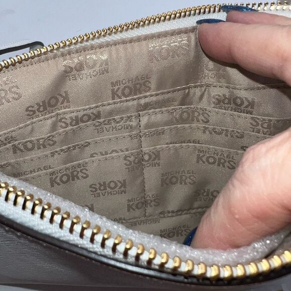 Michael Kors Illustrations NYC White Wristlet - Picture 8 of 10